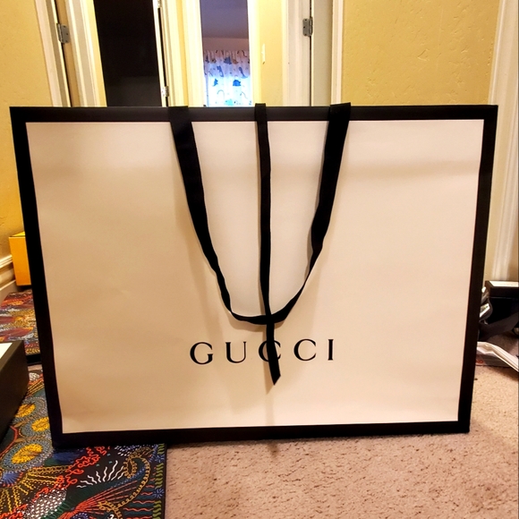 Authentic large Gucci shopping bag - Picture 2 of 5